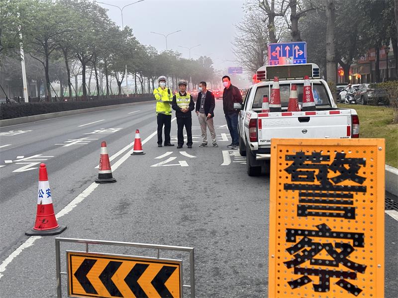 2023年春季開學校車聯(lián)合檢查 1.jpg