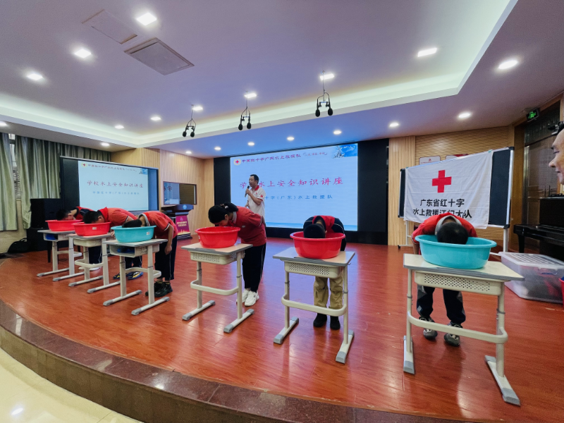 1.1(紫沙小學(xué)開(kāi)展防溺水宣傳教育).jpg